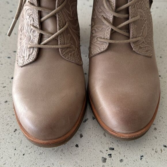 Sofft Sondra Light Taupe Leather Embossed Floral Block Heel Ankle Boots Size 9.5 - Picture 5 of 14